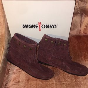 Fringe Minnetonka booties purple